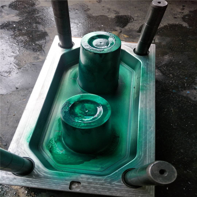 普通水杯模具及產(chǎn)品